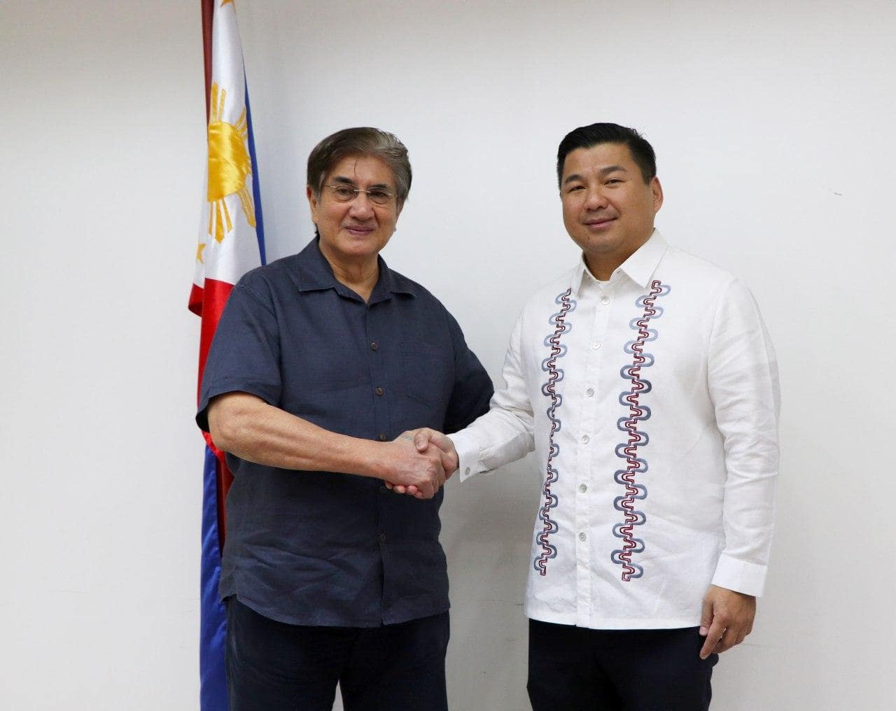 DICT Secretary Gregorio B. Honasan II with DITO Chief Executive Officer Dennis Uy dito telecom-min